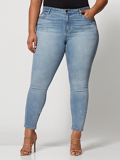 Plus Size Light Wash Mid-Rise Crosshatch Jeans - Fashion To Figure