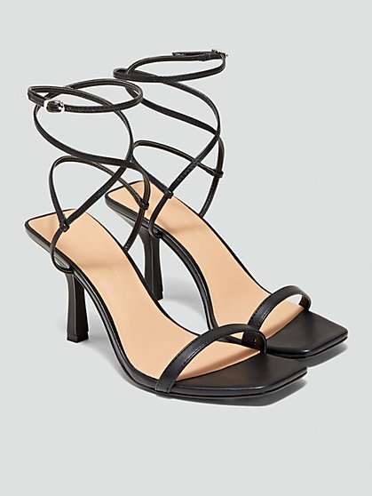 trendy plus size shoes