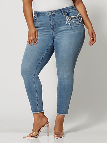 Plus Size Mid-Rise Pearl Chain Skinny Jeans - Fashion To Figure
